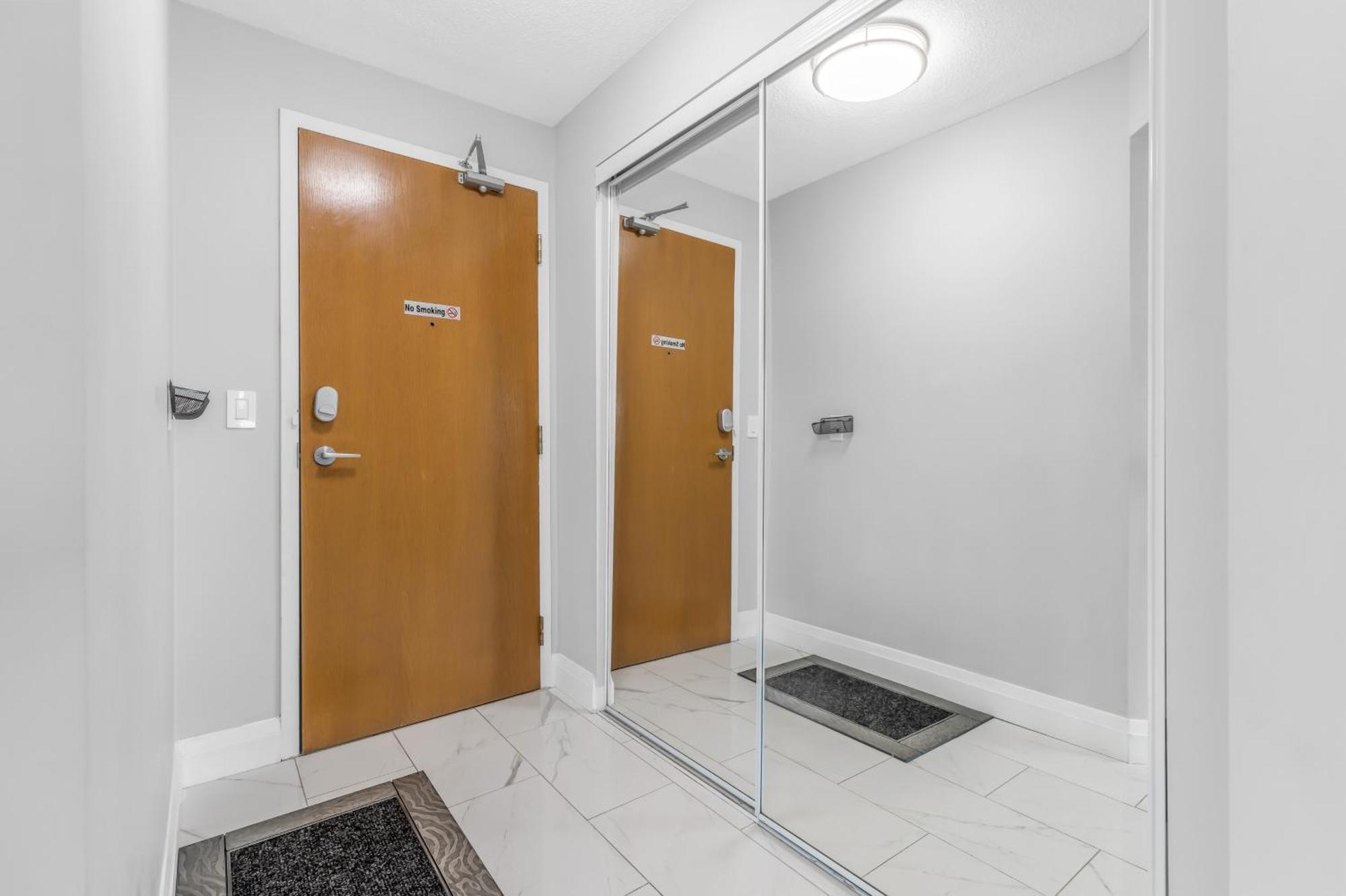 Amazing 2 Bedroom Waterfront Downtown With Parking