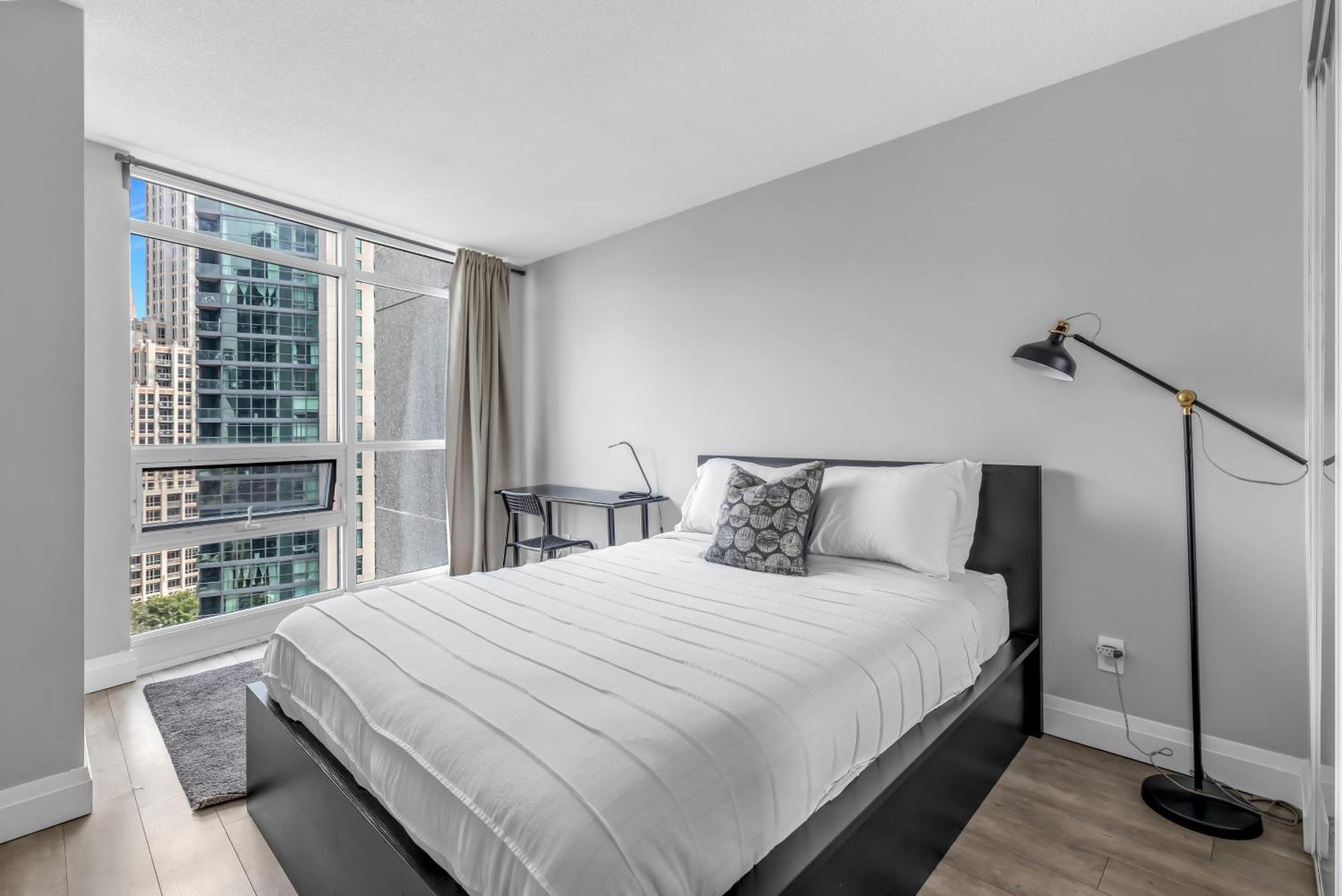 Amazing 2 Bedroom Waterfront Downtown With Parking Apartment Toronto