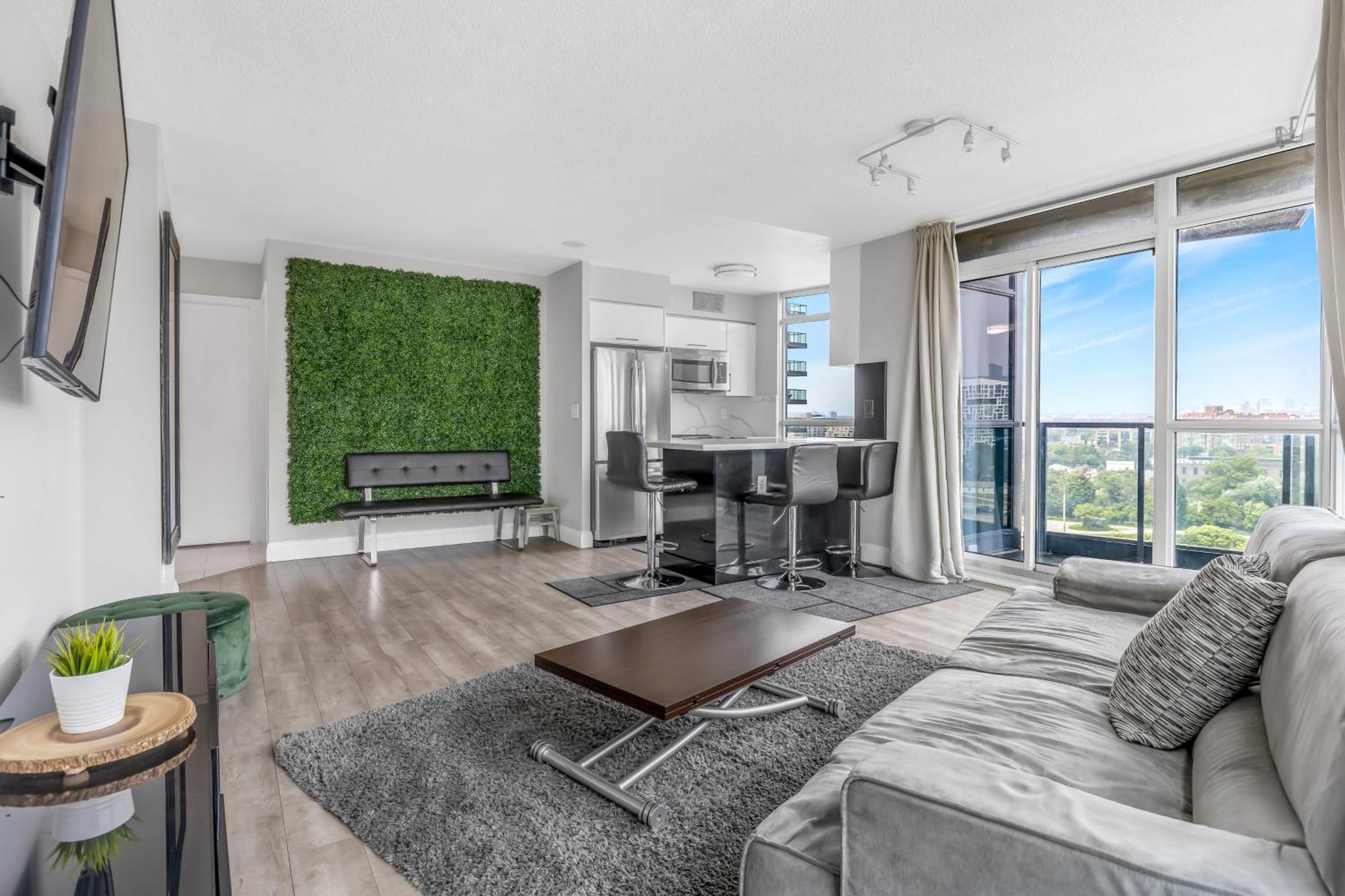 Amazing 2 Bedroom Waterfront Downtown With Parking