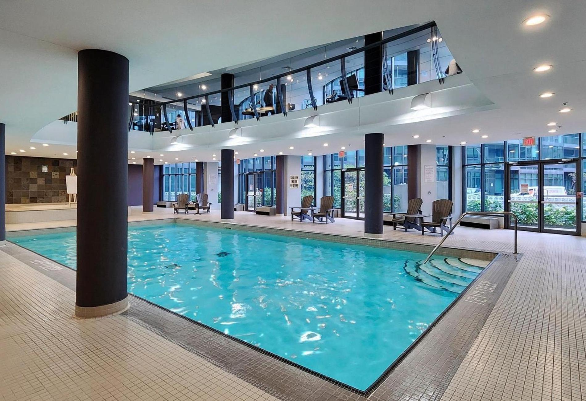 Amazing 2 Bedroom Waterfront Downtown With Parking Toronto