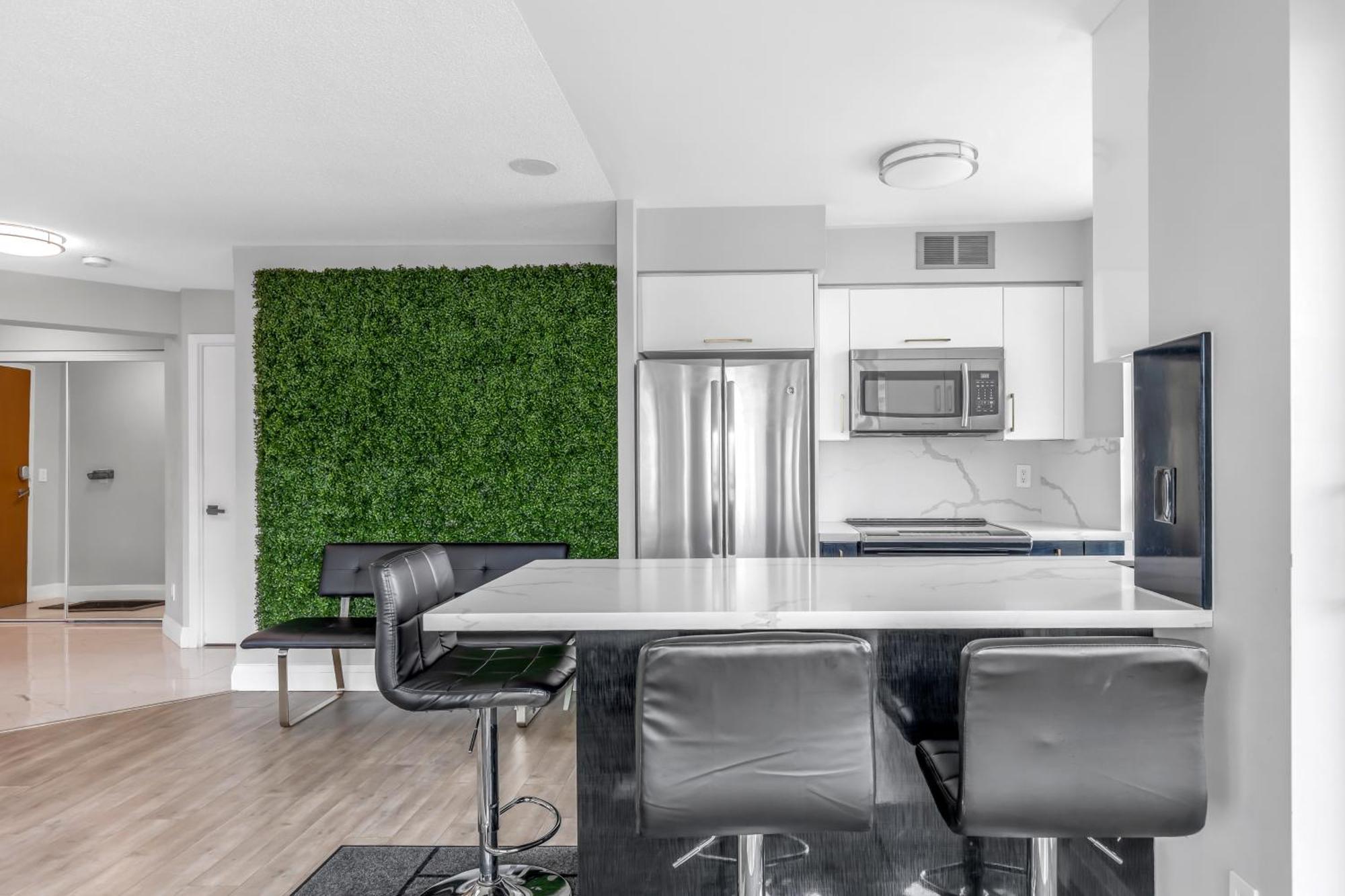 Apartment Amazing 2 Bedroom Waterfront Downtown With Parking Toronto