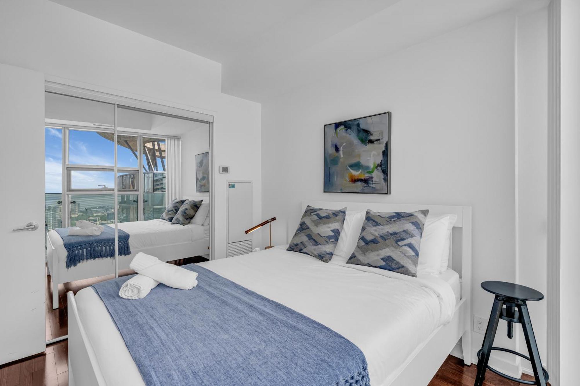 Elegant Rogers Center With 1 Free Parking Apartment *