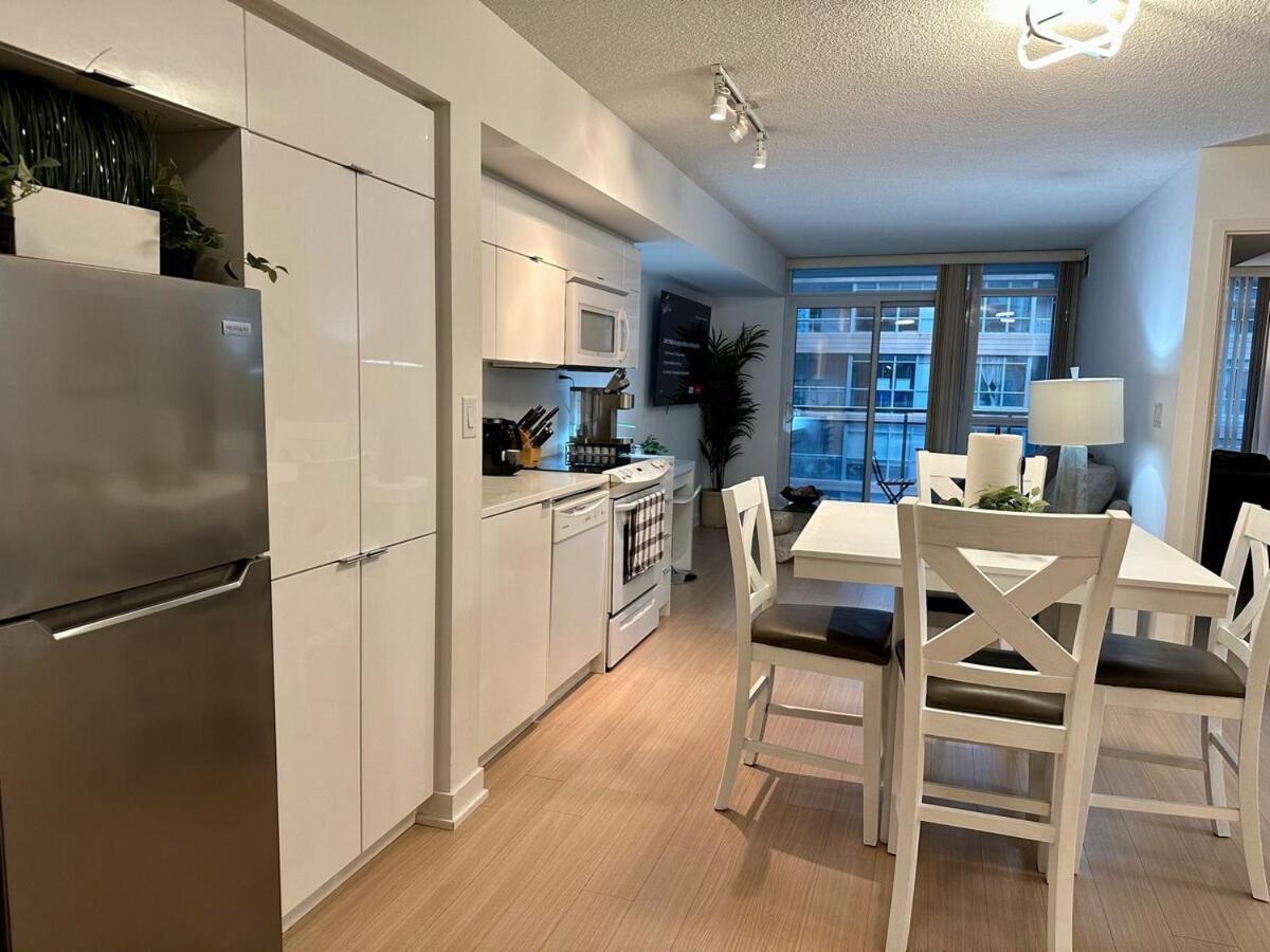 Comfy 1bdrm Den 3 Real Beds Apartment