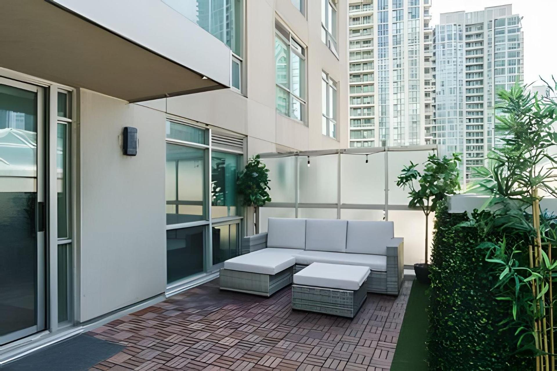 Lanterra Downtown Apartment