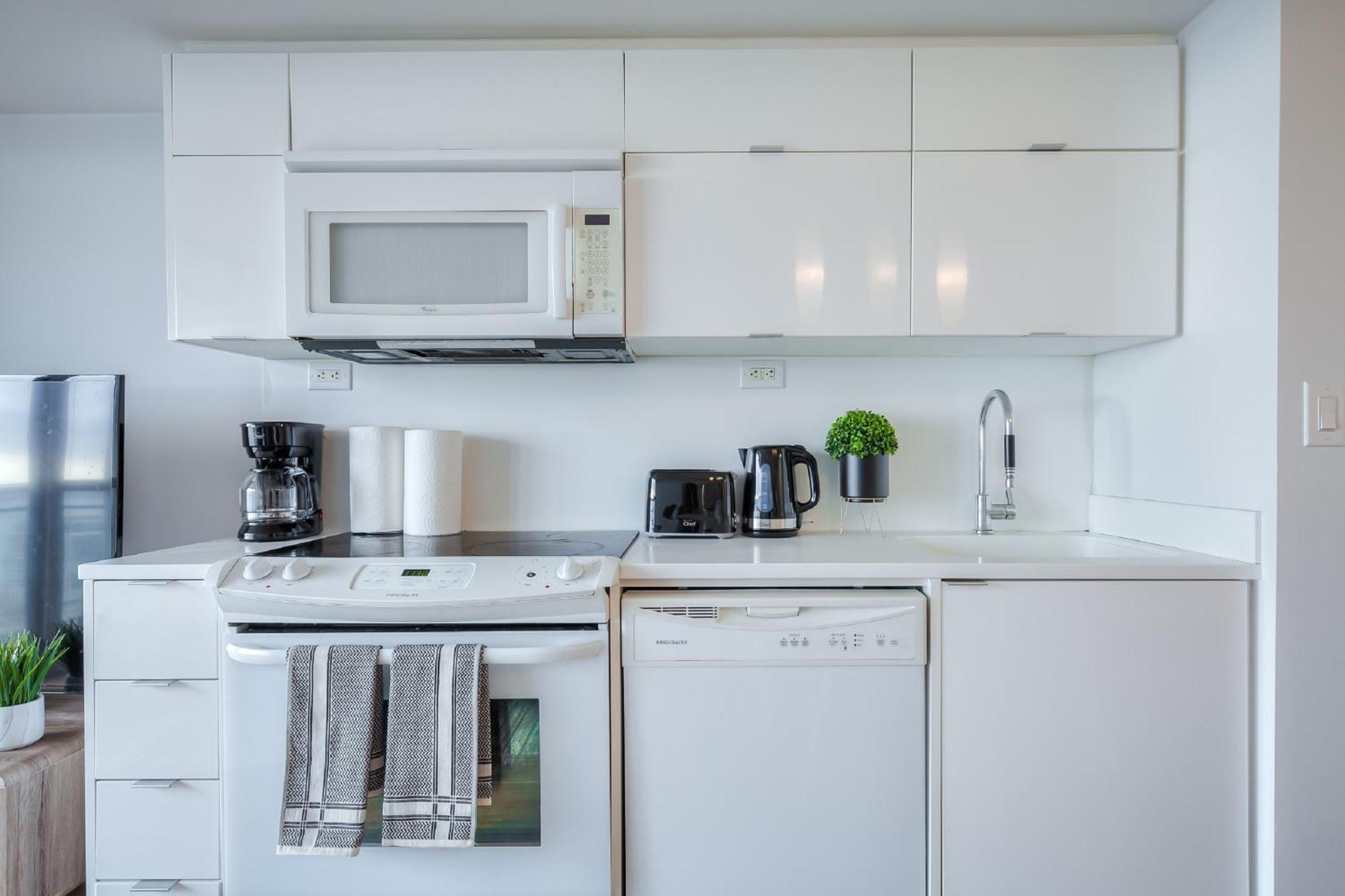 Elegant 1br Den Downtown - Sleep 6 Apartment Toronto
