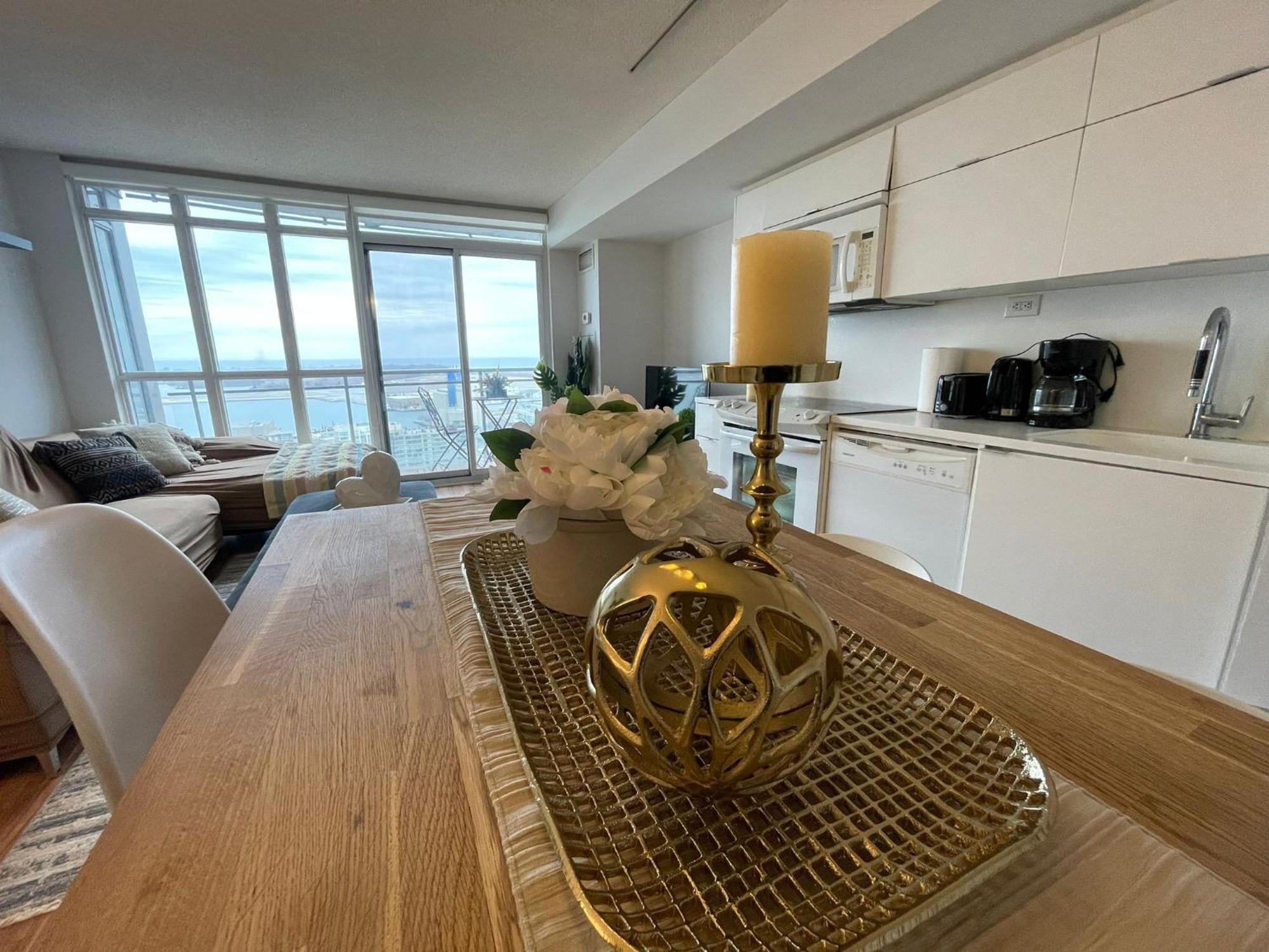 Elegant 1br Den Downtown - Sleep 6