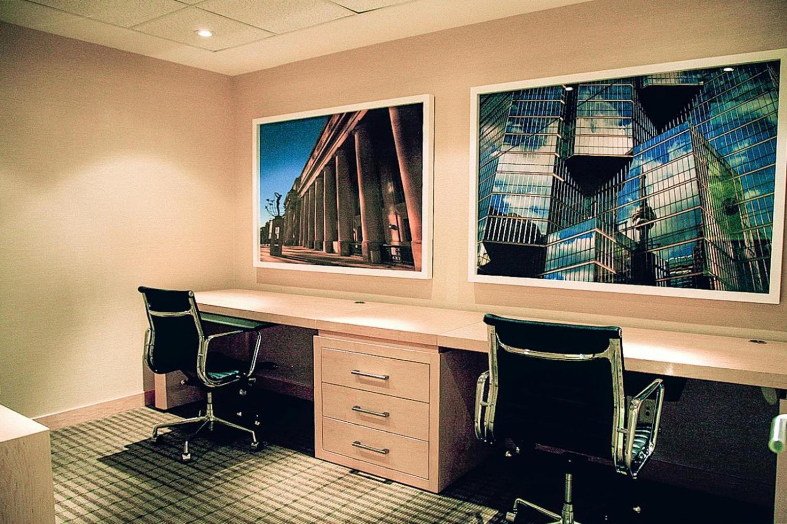 Spacious Next To Cn Tower