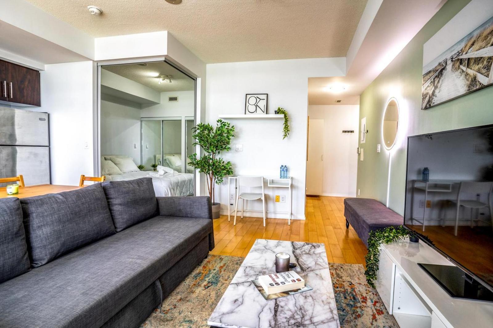 Apartment Spacious Next To Cn Tower