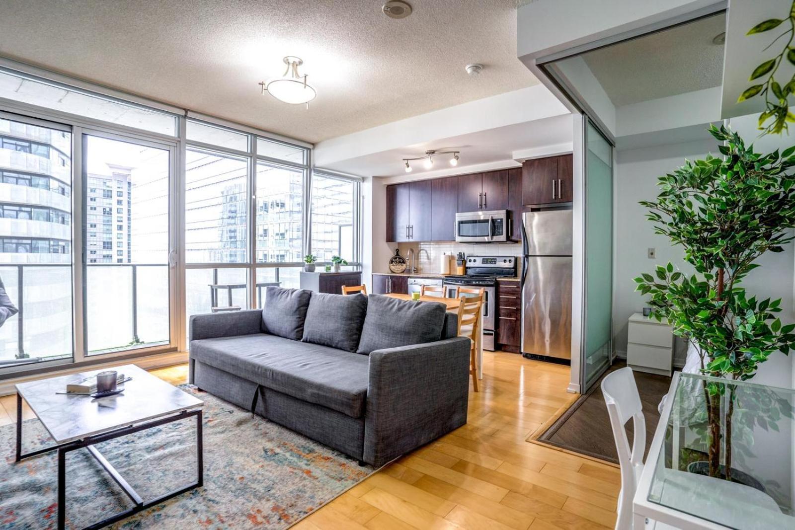Apartment Spacious Next To Cn Tower Toronto