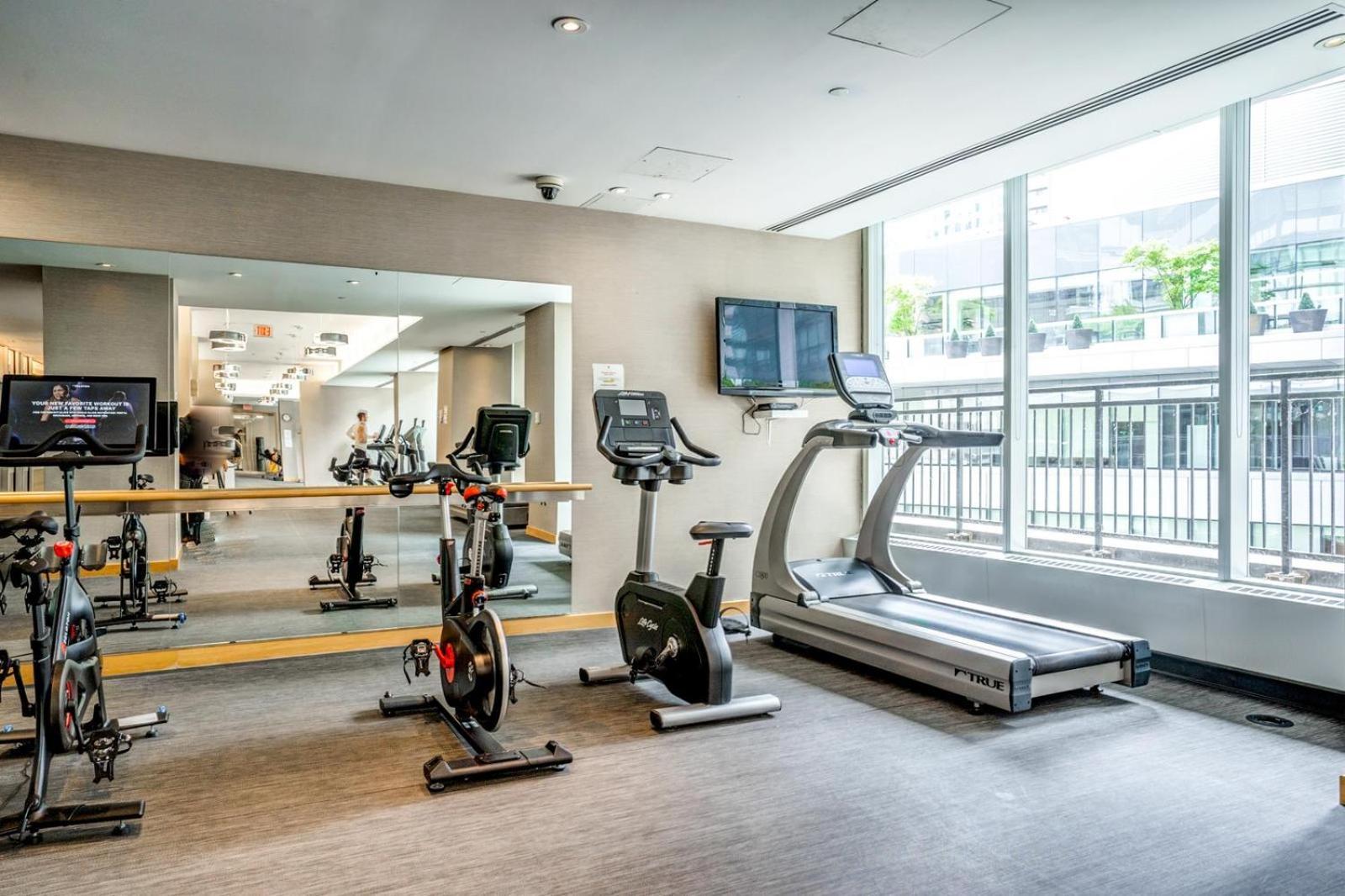 Spacious Next To Cn Tower Apartment Toronto