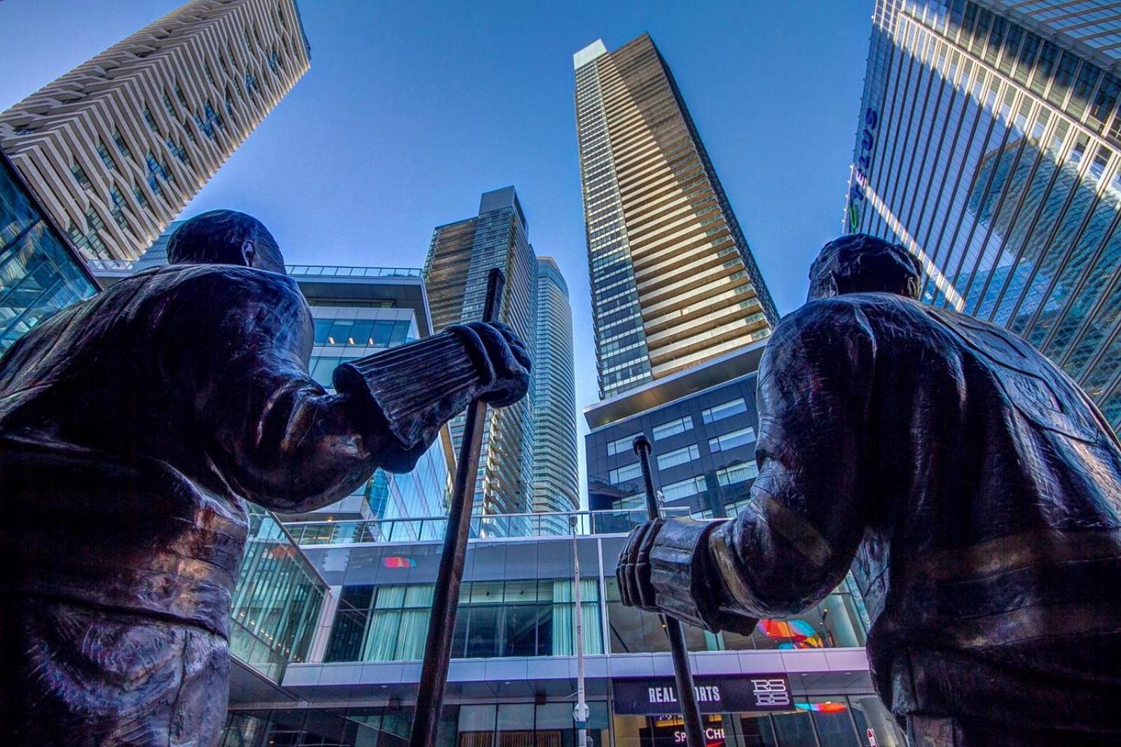 Spacious Next To Cn Tower Apartment *