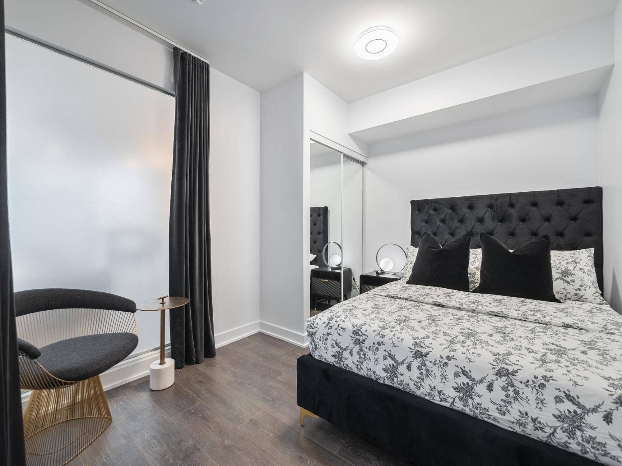The Estate - Yorkville - Indoor Pool & Hot Tub Apartment