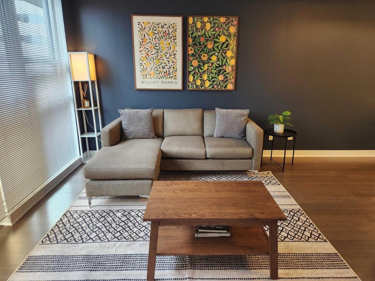 Queen St West Haven - Modern Loft, Downtown Toronto, Free Parking