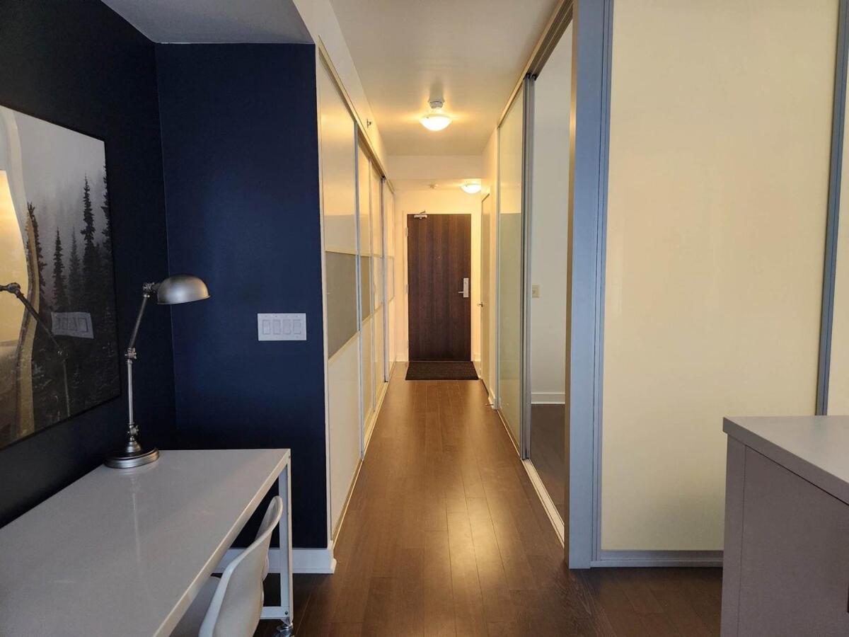 Apartment Queen St West Haven - Modern Loft, Downtown Toronto, Free Parking Toronto