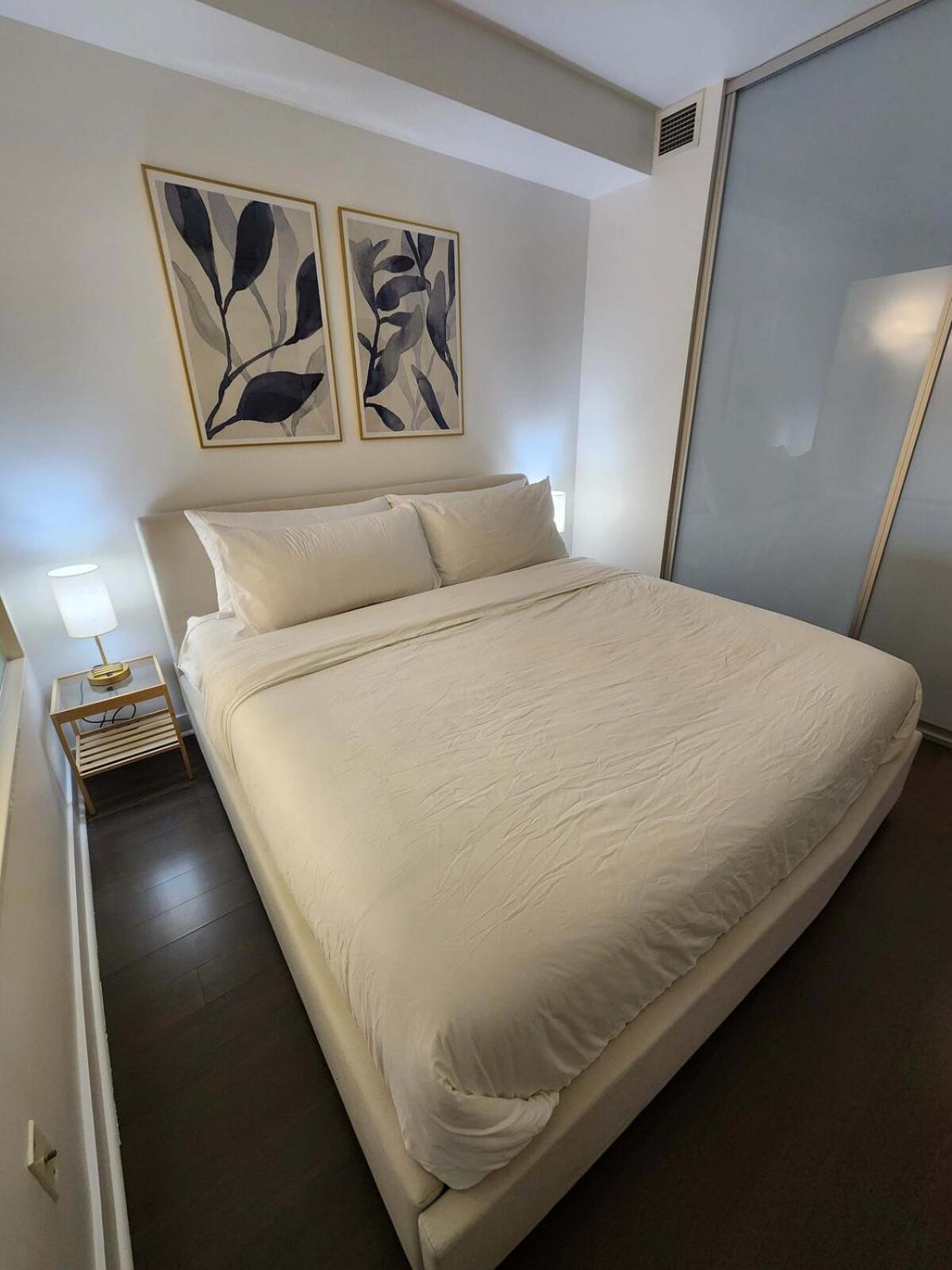 Apartment Queen St West Haven - Modern Loft, Downtown Toronto, Free Parking Toronto