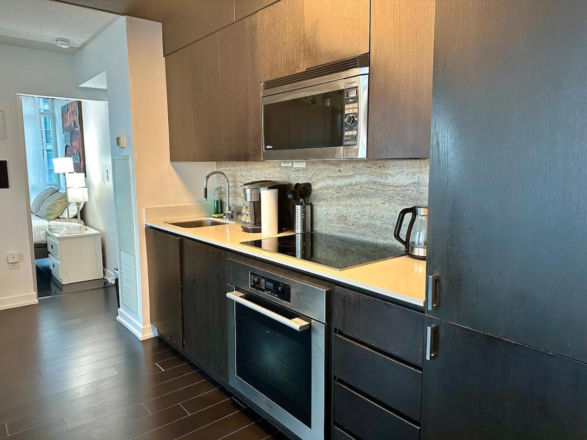 Luxury Lakeview 2bdrms & 2baths With Parking * Toronto