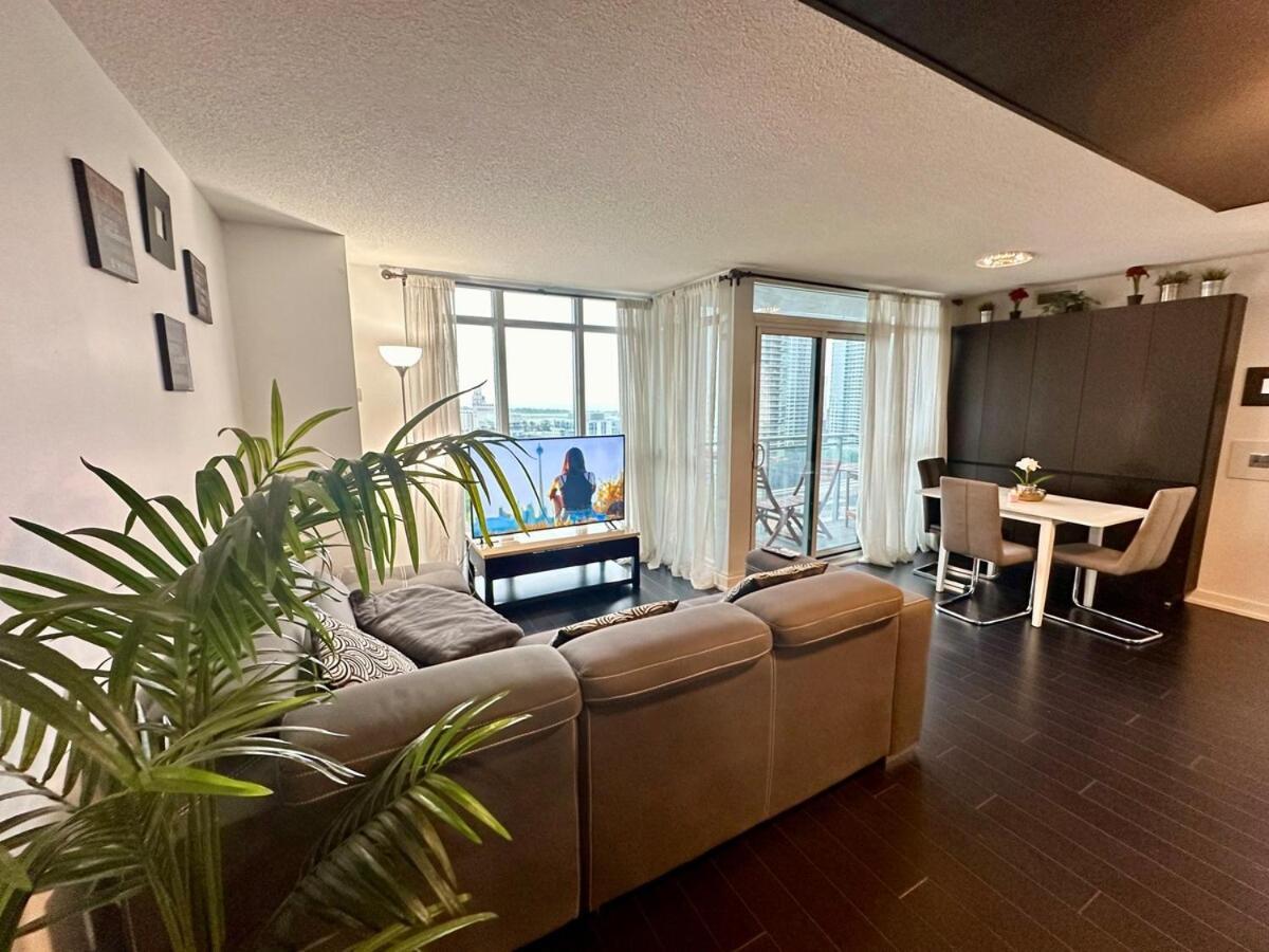 Luxury Lakeview 2bdrms & 2baths With Parking Apartment