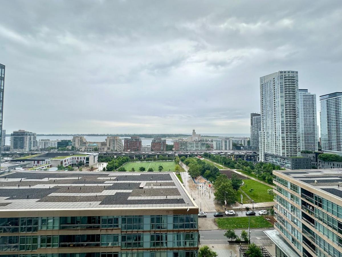Luxury Lakeview 2bdrms & 2baths With Parking