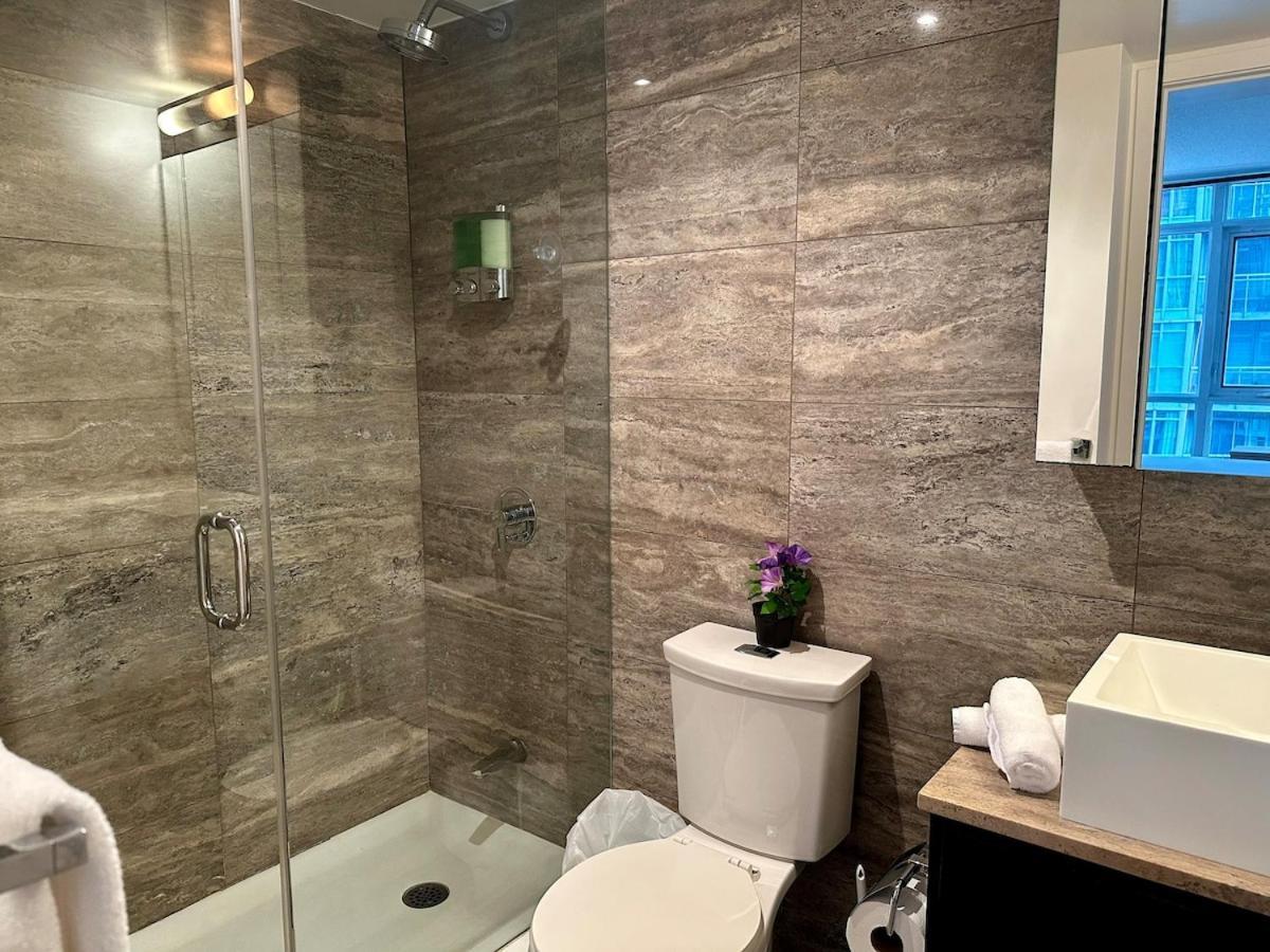 Apartment Luxury Lakeview 2bdrms & 2baths With Parking *