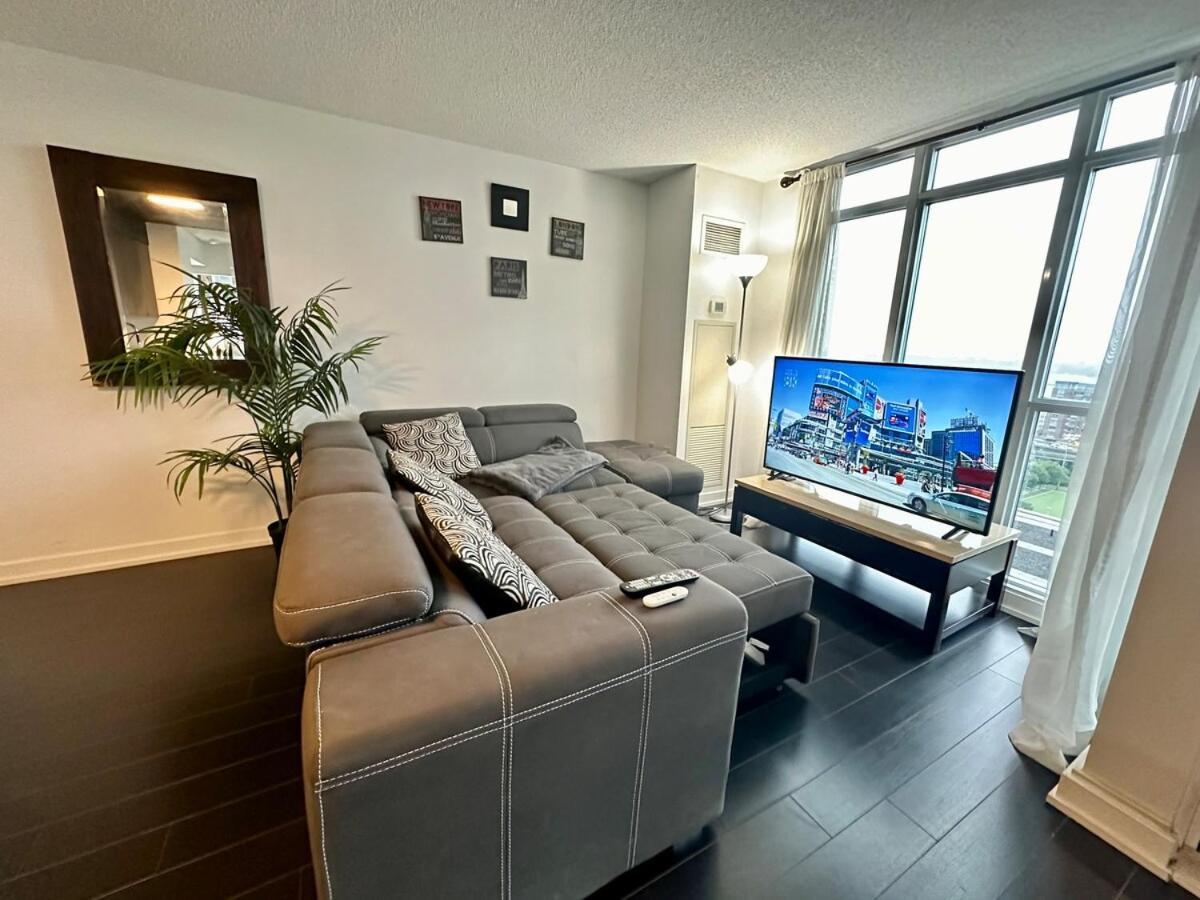Luxury Lakeview 2bdrms & 2baths With Parking * Toronto