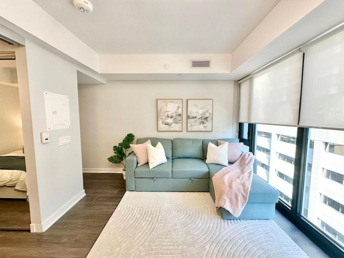 Apartment In Yorkville - Newly Furnished Luxury Unit *