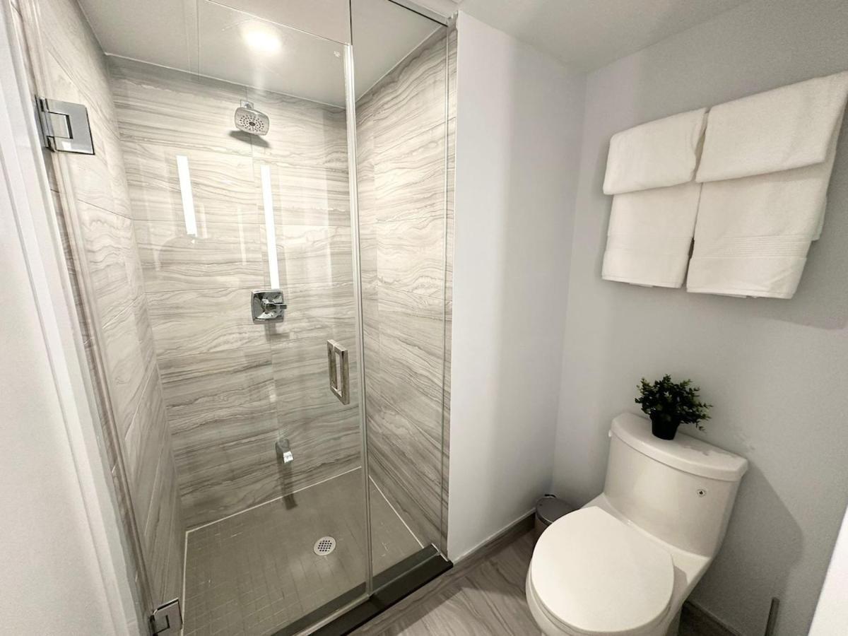 In Yorkville - Newly Furnished Luxury Unit Apartment Toronto