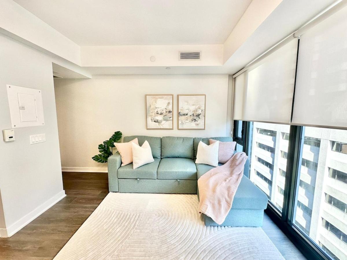 Apartment In Yorkville - Newly Furnished Luxury Unit *