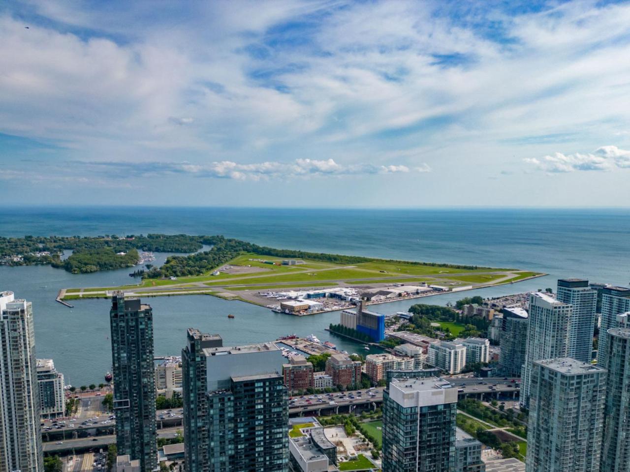 Holiday home Cn Tower View 2 Bed Near Rogers Centre, Scotiabank, Mtcc Toronto