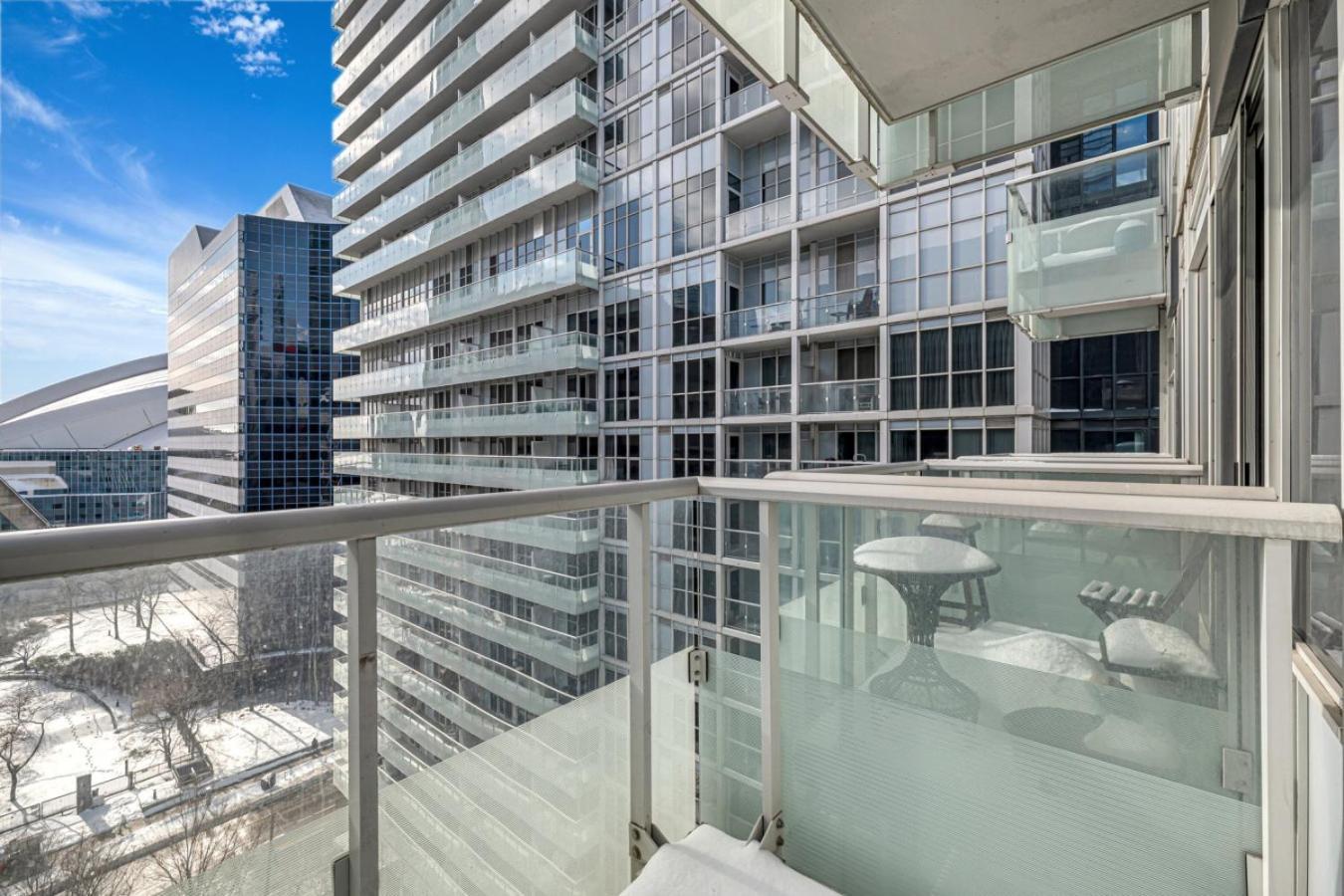Cn Tower View 2 Bed Near Rogers Centre, Scotiabank, Mtcc *