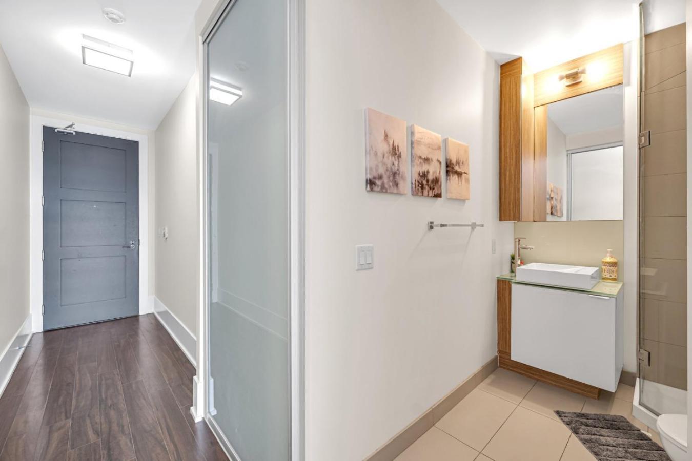 Holiday home Cn Tower View 2 Bed Near Rogers Centre, Scotiabank, Mtcc Toronto