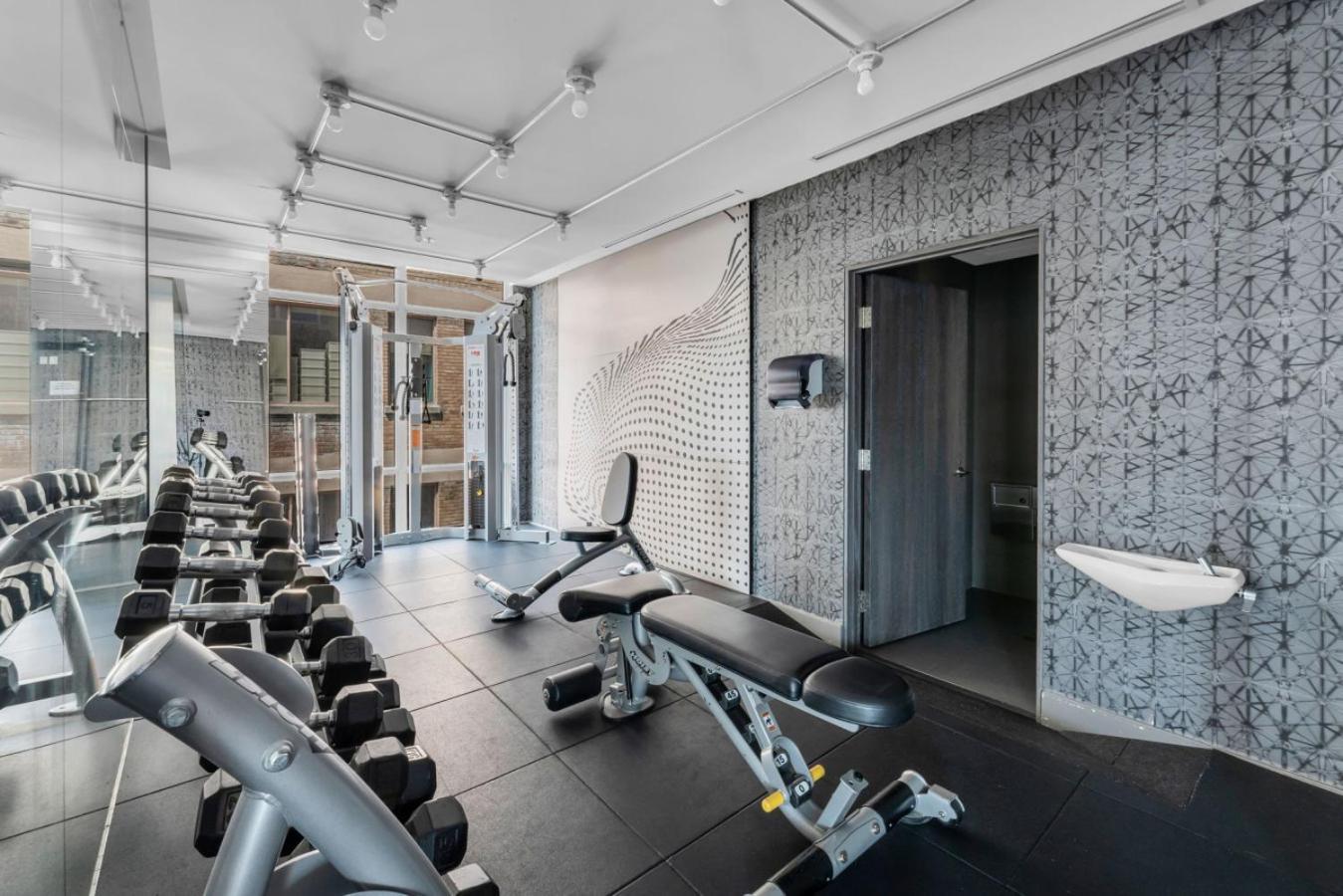 Cn Tower View 2 Bed Near Rogers Centre, Scotiabank, Mtcc Toronto