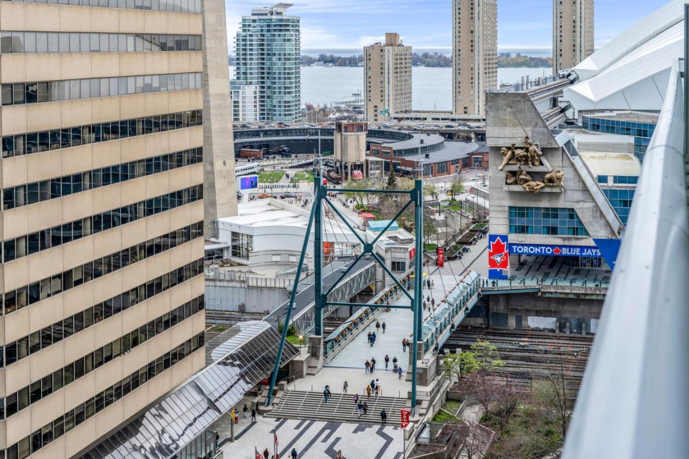 Cn Tower View 2 Bed Near Rogers Centre, Scotiabank, Mtcc Holiday home