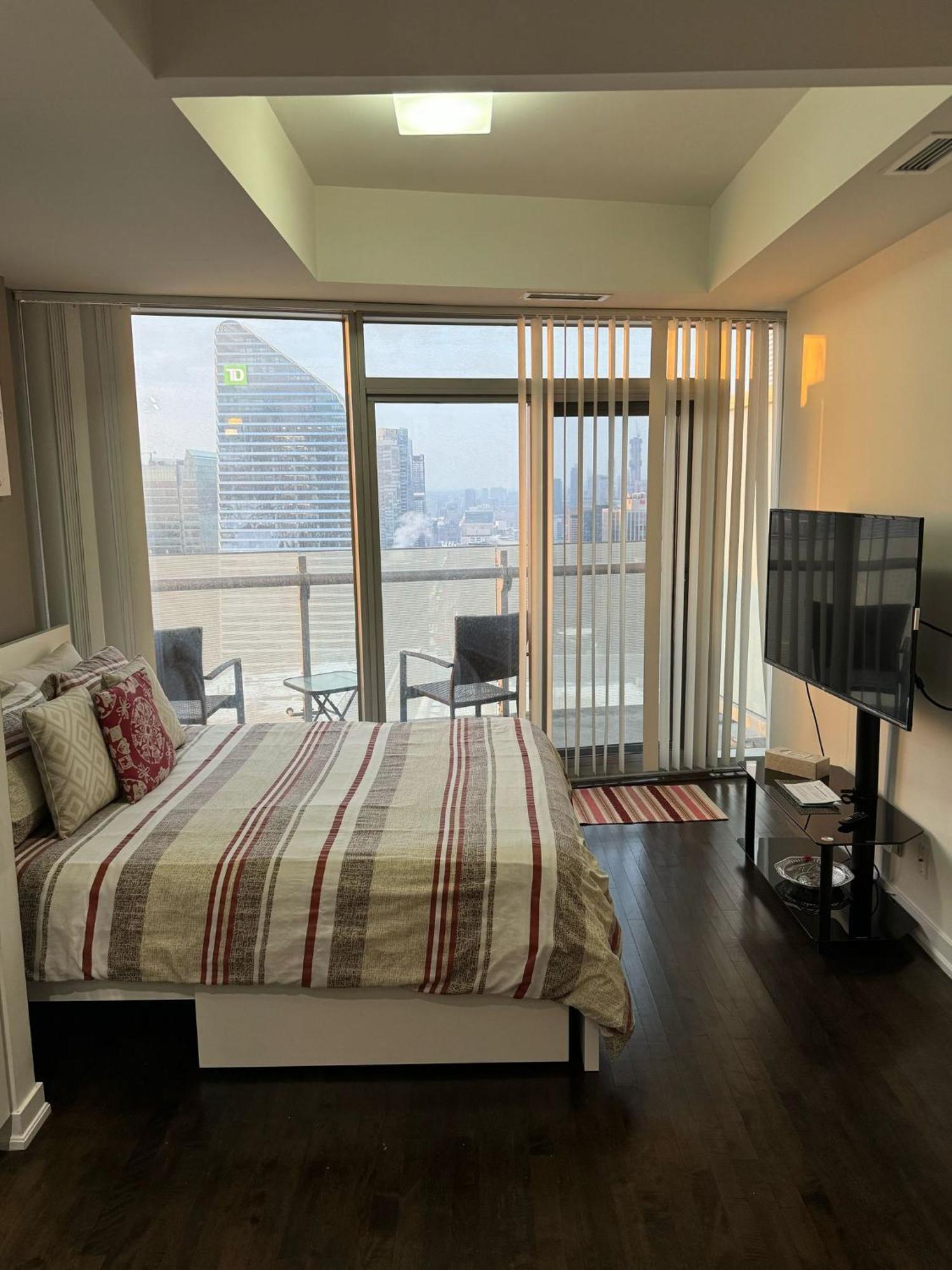 Rivetstays - The York I Toronto