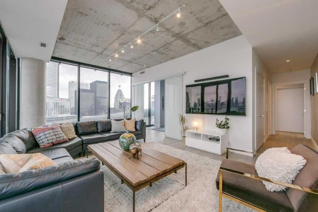 Monarch Residences Apartment Toronto