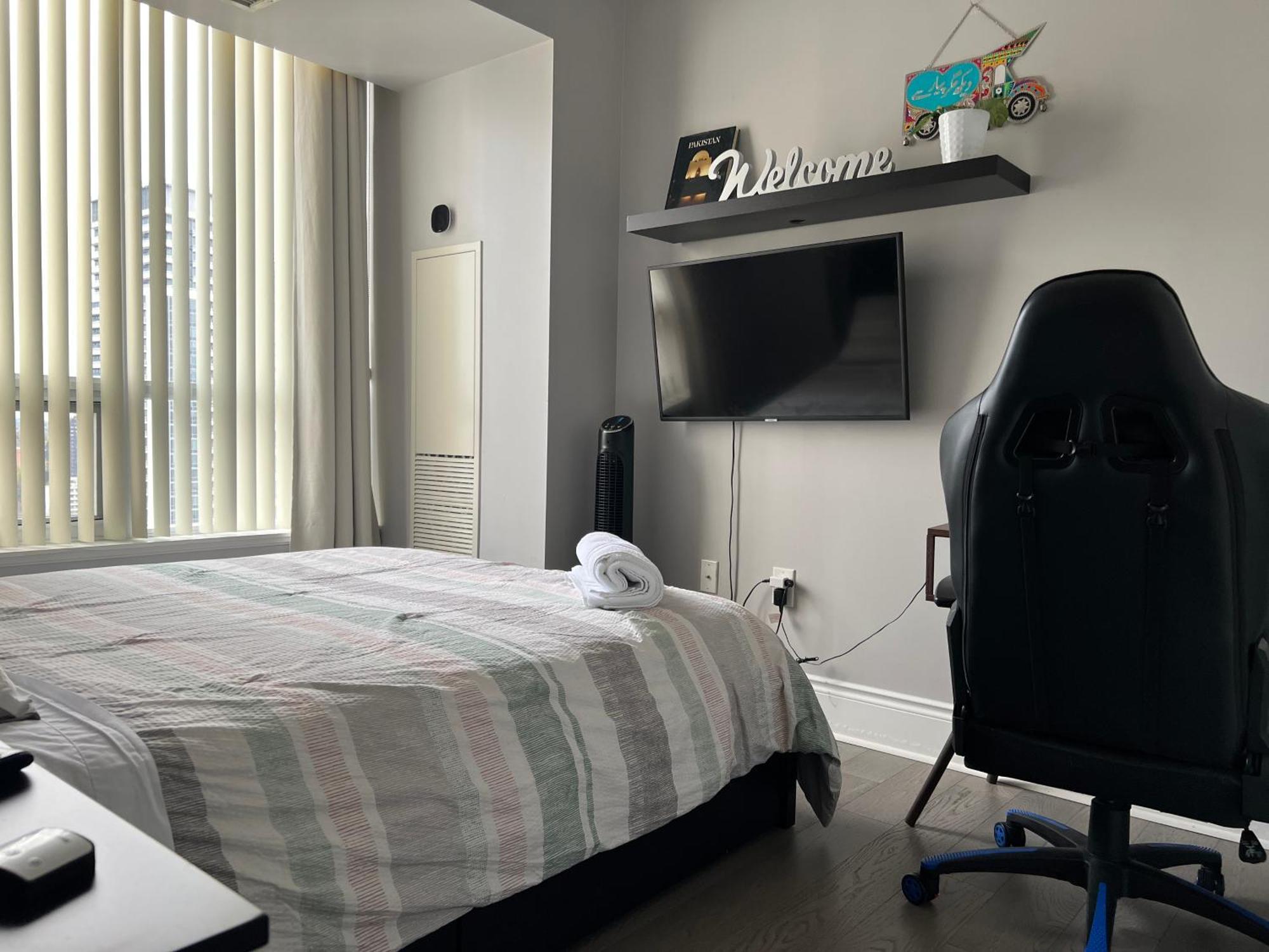 - With Yonge Street View And 3 Star Amenities *