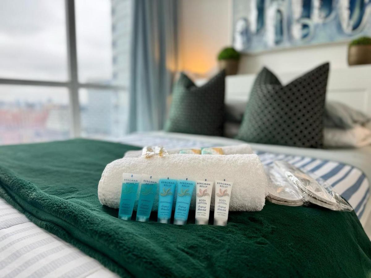 Downtown 1br Near Cn Tower -free Parking Apartment Toronto