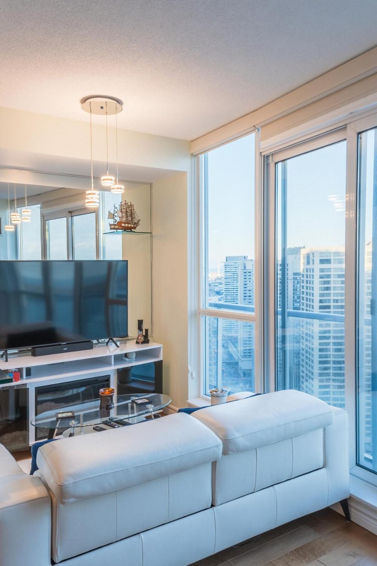 Waterfront 5 Minutes From Rogers Centre Apartment