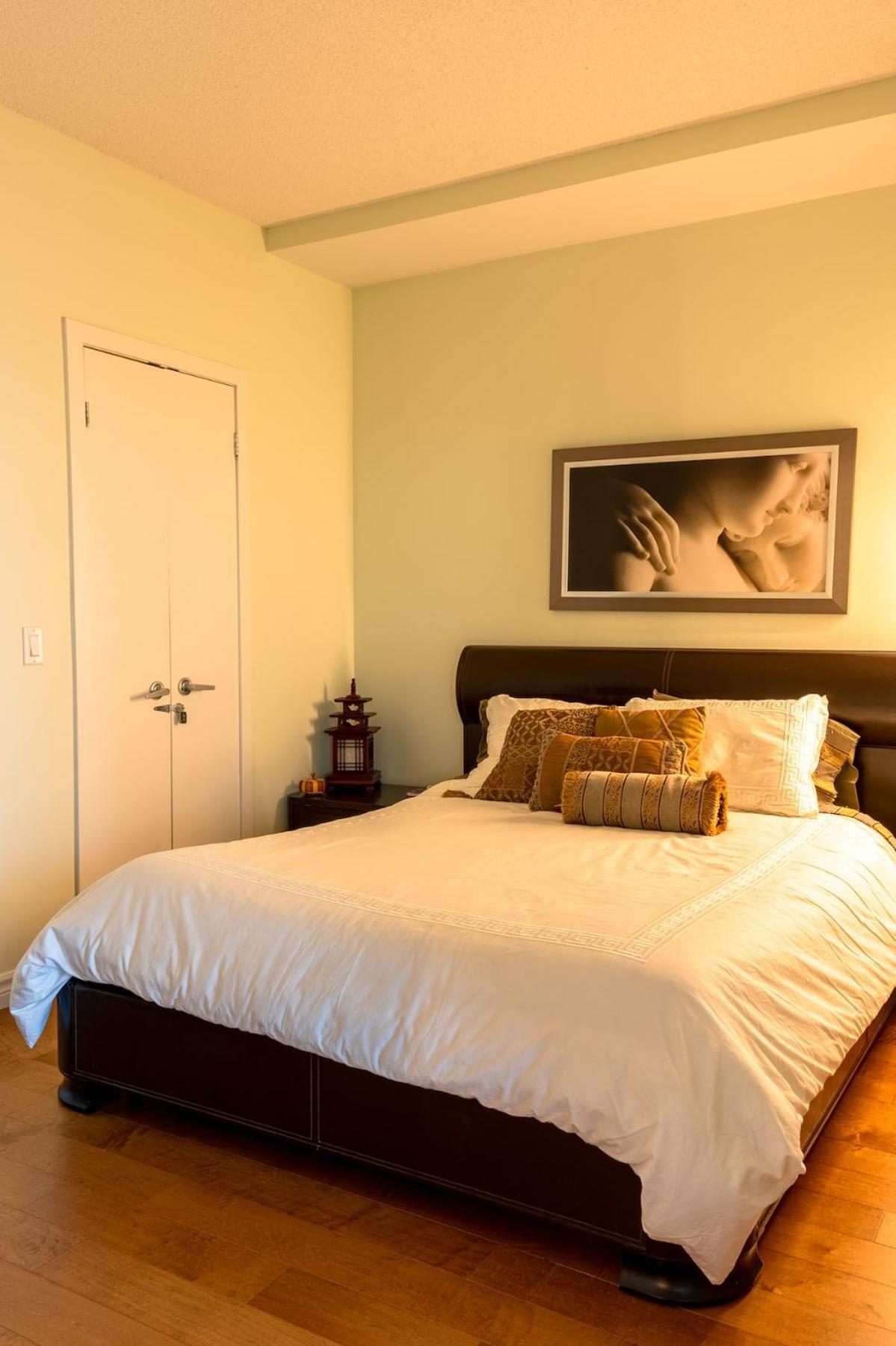 Waterfront 5 Minutes From Rogers Centre * Toronto