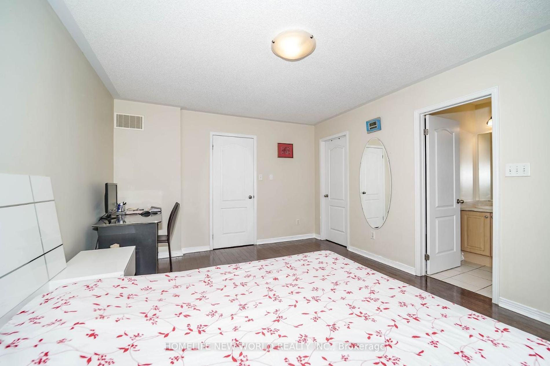 Beautiful Homestay- 15 Min To Downtown- Free Parking Homestay Toronto