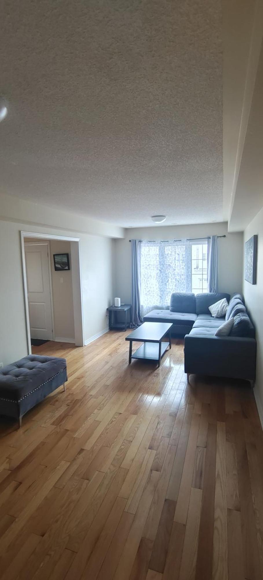 Cozy N Beautiful Near Transit, Restaurants- High Speed Internet, Free Parking