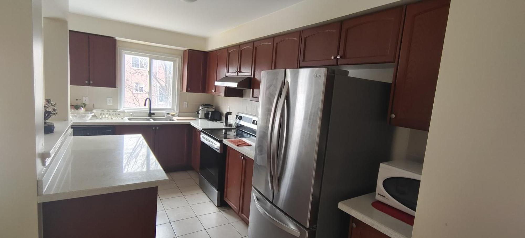 Cozy N Beautiful Near Transit, Restaurants- High Speed Internet, Free Parking Homestay