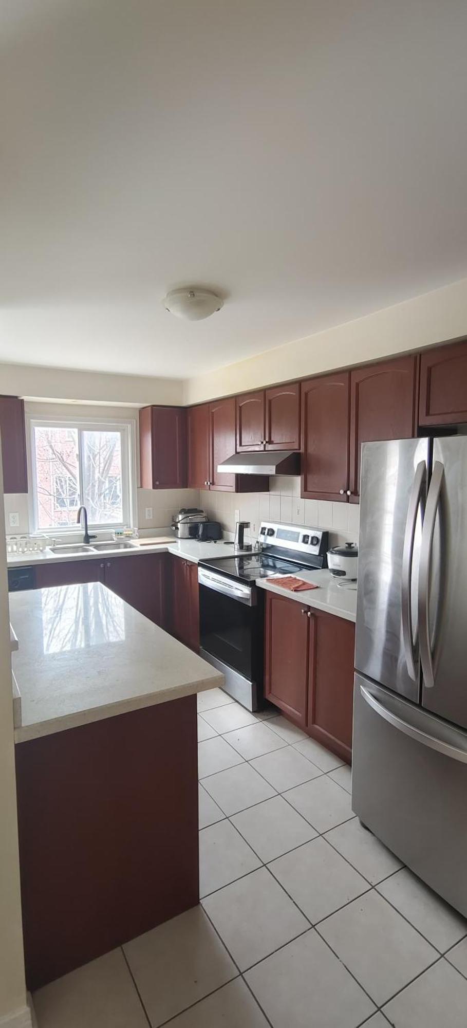 Cozy N Beautiful Near Transit, Restaurants- High Speed Internet, Free Parking Homestay Toronto