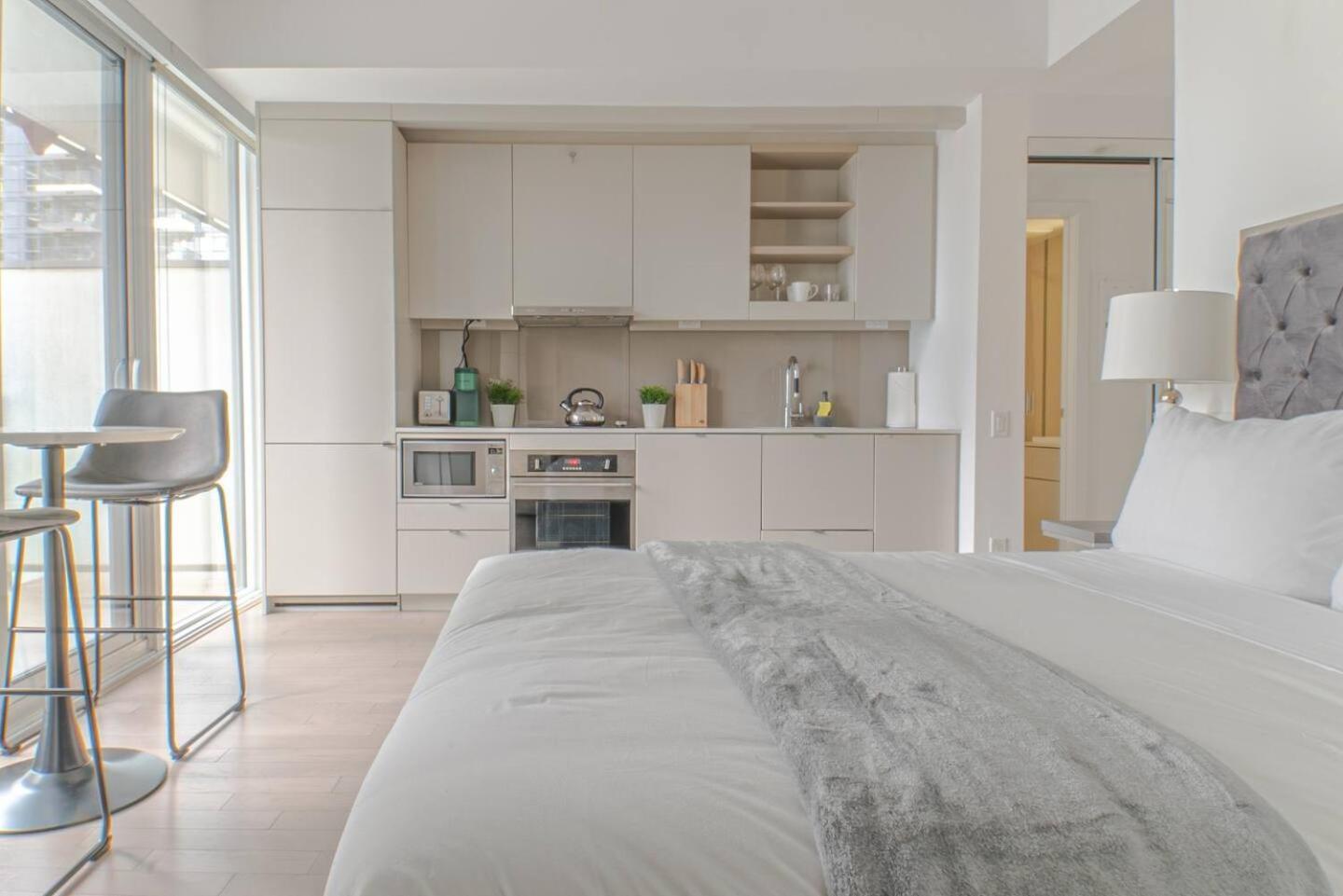 Apartment Luxe - Location Score 10 - Steps To Rogers Centre, Cn Tower, Eaton Centre, Convention, Scotia Bank Arena