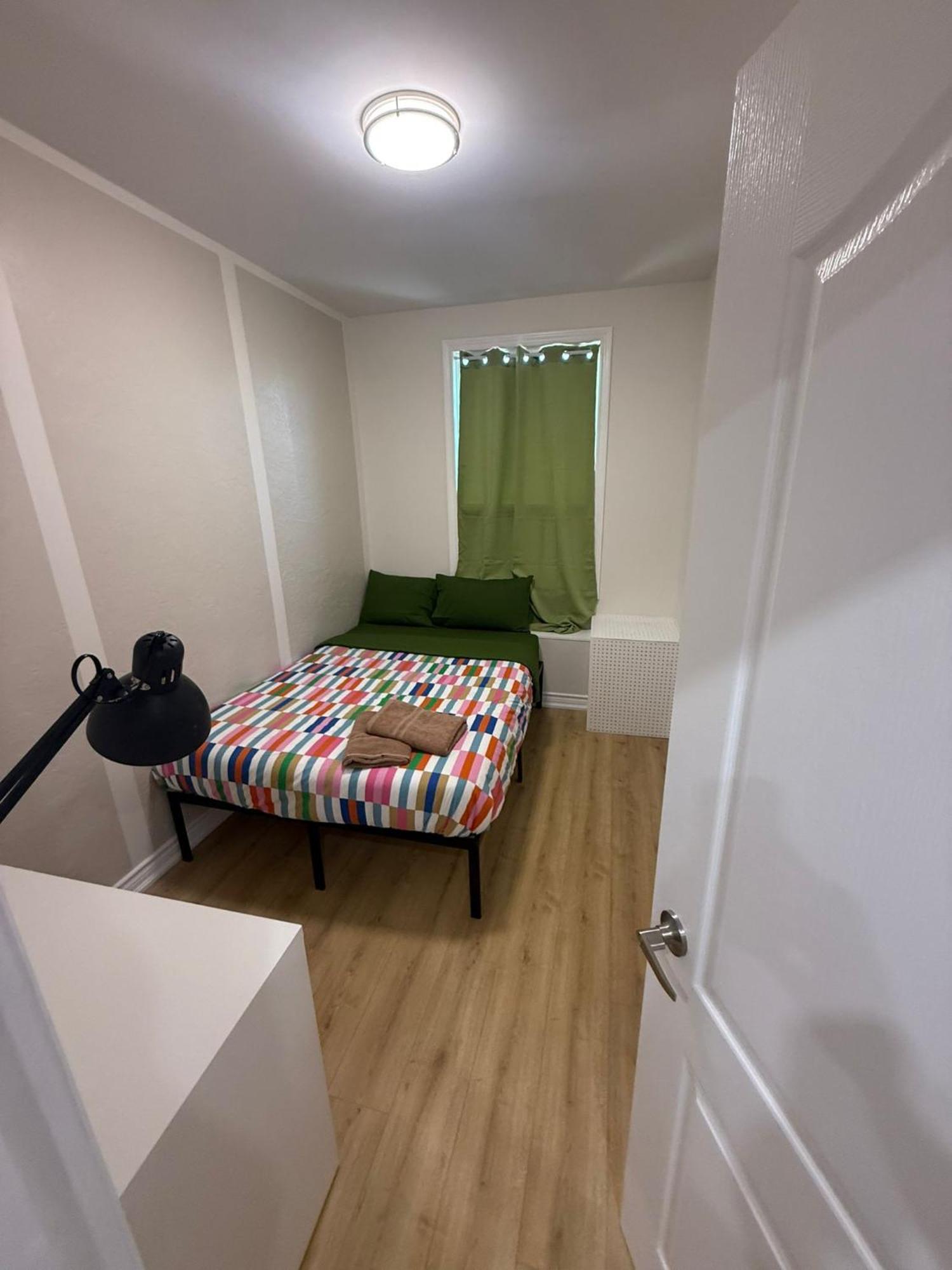 Homestay Bloor & Spadina Stay- Walk To Subway, Eaton Centre, And Night Life Toronto