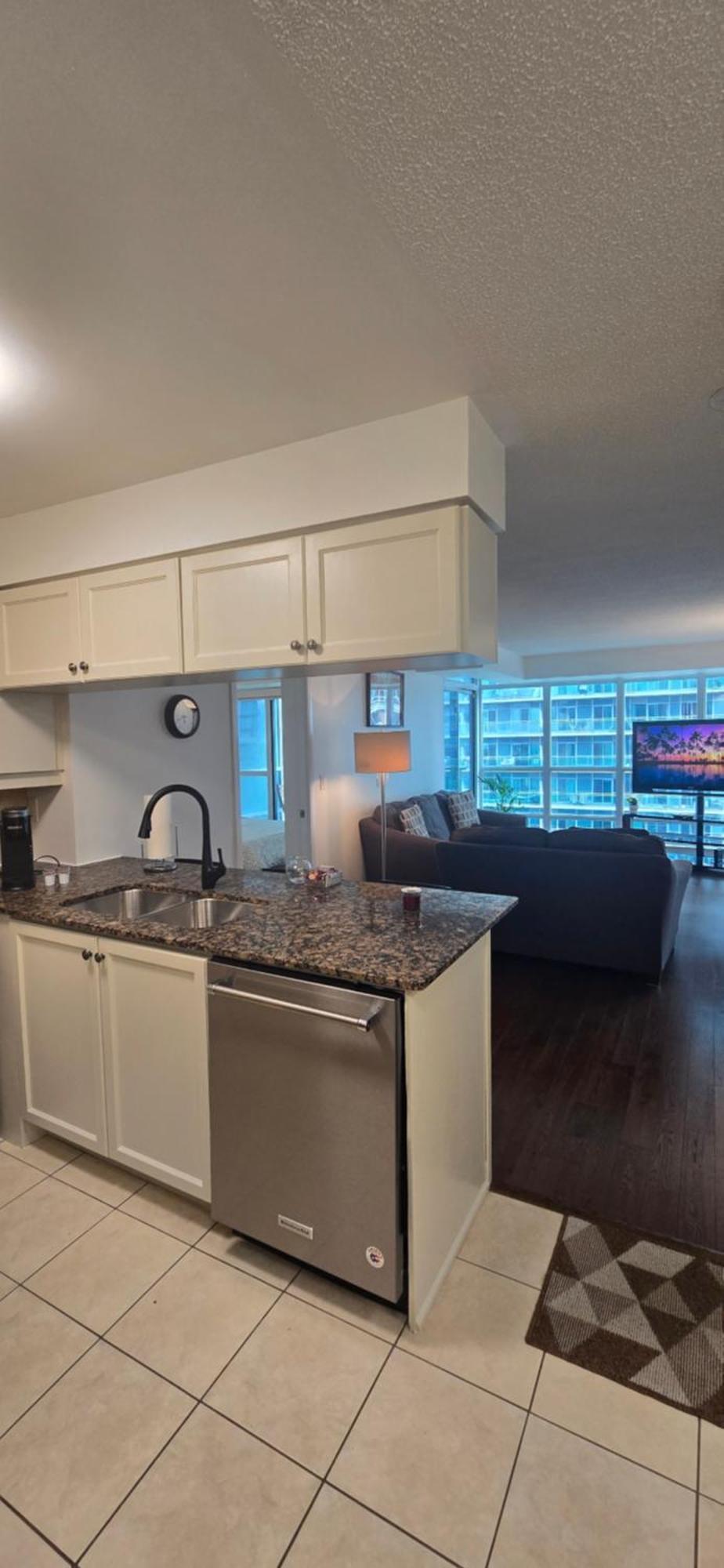 Lovely Near Ontario Apartment *