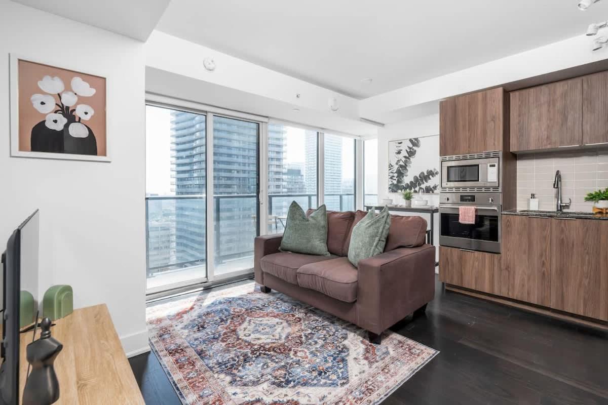 1 Bedroom With Balcony On Bay St * Toronto