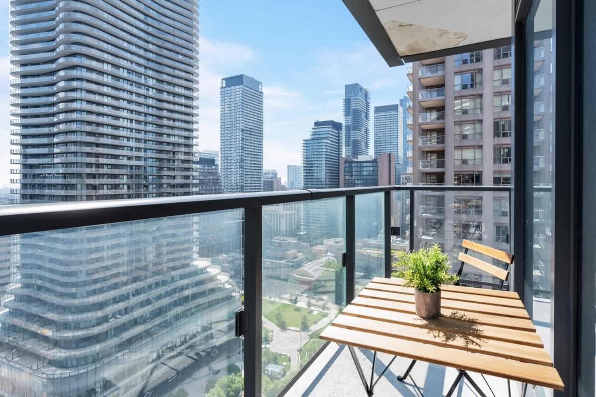 1 Bedroom With Balcony On Bay St * Toronto