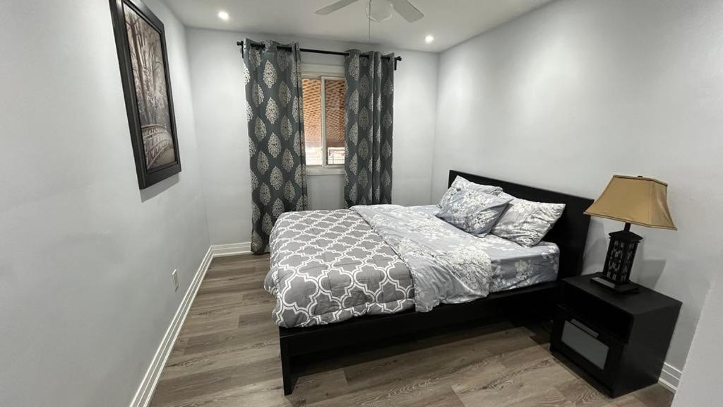 Spectacular 3 Bedroom 2 Wr House - Close To Airport *