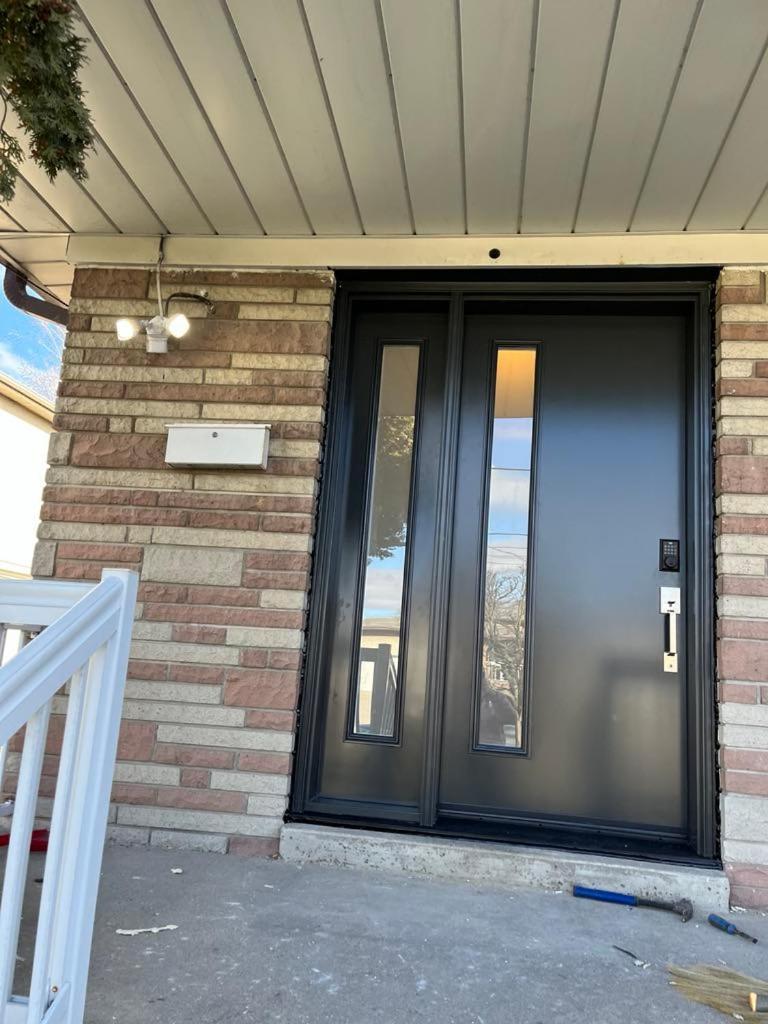 Spectacular 3 Bedroom 2 Wr House - Close To Airport