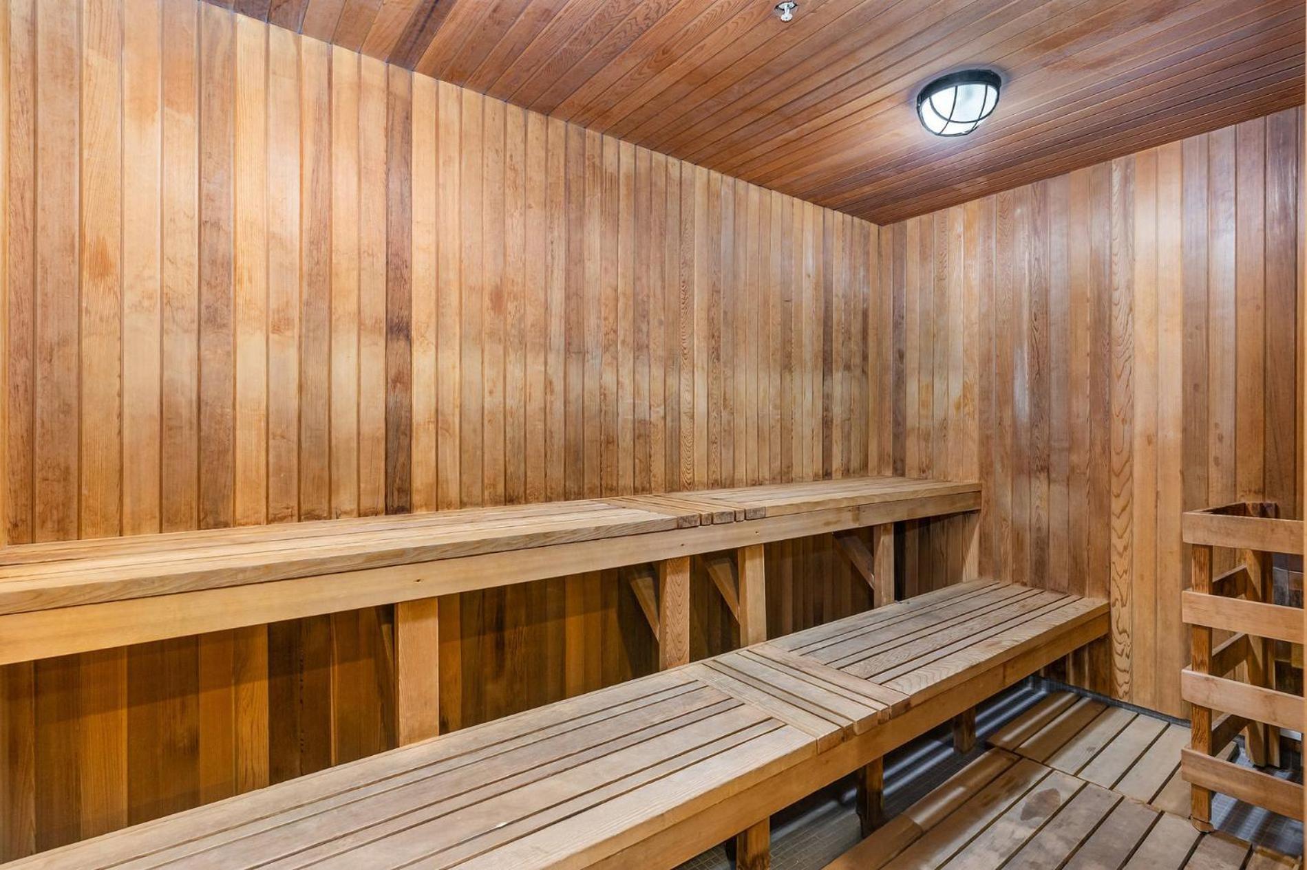 Downtown-cozy Modern 1br - Near Lake, Parks & Transit Apartment